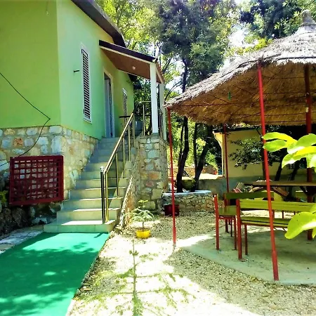 Ramo'S Green Beachside Retreat - Cozy 2 Bedroom Home Vlore Exterior photo