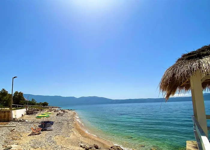 Ramo\'S Green Beachside Retreat - Cozy 2 Bedroom Home