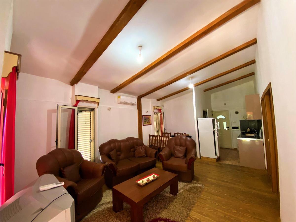 Ramo's Beachside Retreat - Cozy 2 Bedroom * Vlore